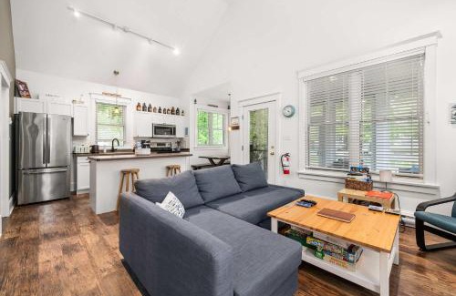 Cherry Valley Casa | The Trillium - 2 Pine Forest