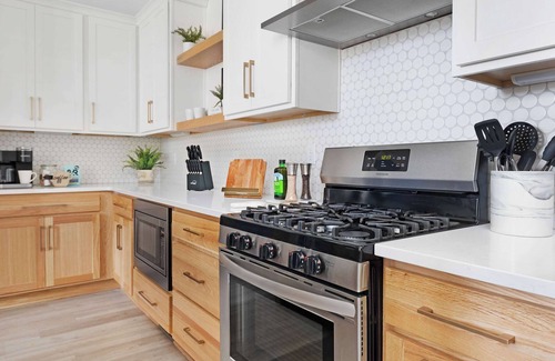 Maxwell Casa | The Trillium & The Iris - 2 homes, 6 bedrooms