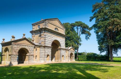 Holkham Casa | The Triumphal Arch West