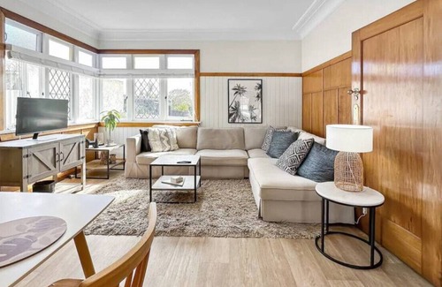 Birkdale Casa | The Tui House - Escape Birkenhead