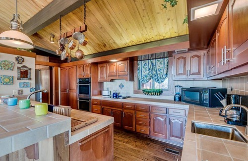Sparta Casa | El Tulip Tree Bay Lodge