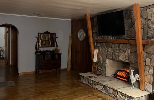 Benton Otro | The Turkey Farmhouse just a few minutes from Rend Lake