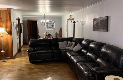 Benton Otro | The Turkey Farmhouse just a few minutes from Rend Lake