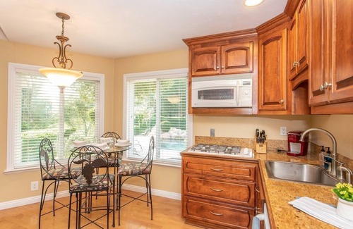 Fallbrook Casa | The Twin Cabs-Active Winery House
