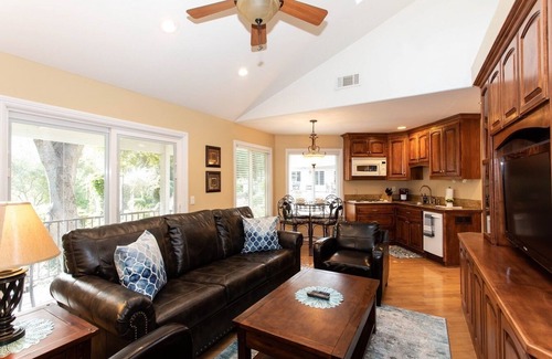 Fallbrook Casa | The Twin Cabs-Active Winery House