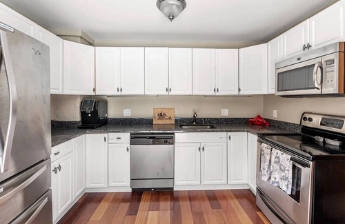 Ocean Bay Park Casa | The Twin Fin - Fire Island Beach House with Full Size Pool and Hot Tub