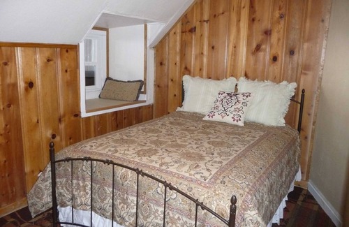 Twin Lakes Hotel | The Twin Lakes Inn