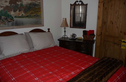 Twin Lakes Hotel | The Twin Lakes Inn