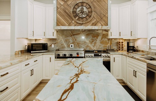 Steinhatchee Casa | The Twisted Fiddler -brand new home- sleeps 14 with optional boat slips