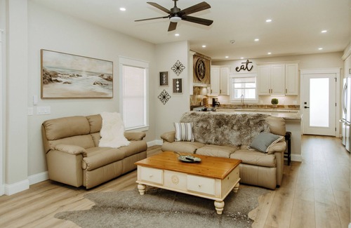 Steinhatchee Casa | The Twisted Fiddler -brand new home- sleeps 14 with optional boat slips