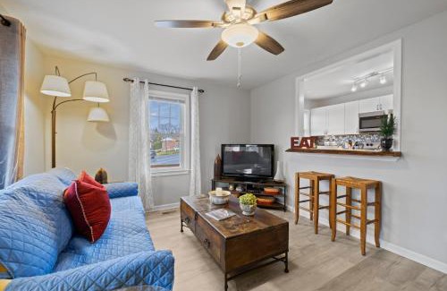 Hendersonville Casa | The Twisted Maple - Dogs Stay Free!
