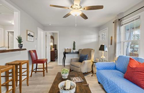 Hendersonville Casa | The Twisted Maple - Dogs Stay Free!