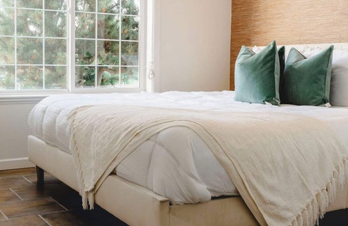 Dilworth Mountain Estates Cama Y Desayuno | The Twisted Vines Retreat w/ Hot-tub + Beach pit!