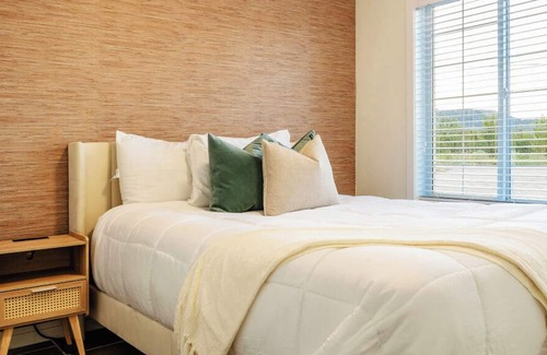 Dilworth Mountain Estates Cama Y Desayuno | The Twisted Vines Retreat w/ Hot-tub + Beach pit!