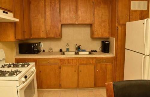 Sanger Casa | The Two Palm Stay 2 bedroom House /Private Parking