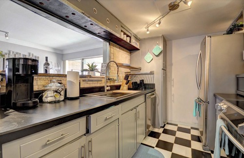 Grand Prairie Apartamento | The Two-Step Retreat : Poolside Comfort Near Arlington