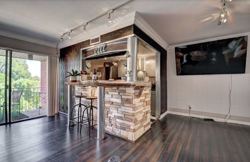 Grand Prairie Apartamento | The Two-Step Retreat : Poolside Comfort Near Arlington