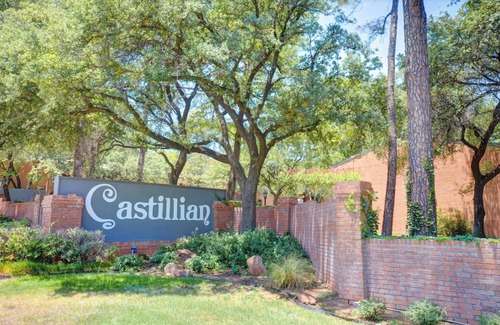 Grand Prairie Apartamento | The Two-Step Retreat : Poolside Comfort Near Arlington