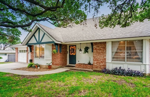 Vance Jackson Casa | The TX Oasis. Boho Paradise. Huge Backyard.