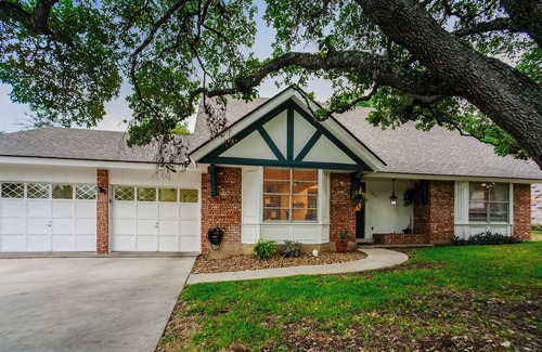 Vance Jackson Casa | The TX Oasis. Boho Paradise. Huge Backyard.