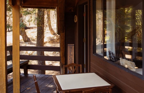 Echo Lake Chalet De Esquí | the ultimate cabin experience for nature-lovers seeking peace and quiet by Tahoe