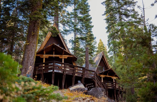 Echo Lake Chalet De Esquí | the ultimate cabin experience for nature-lovers seeking peace and quiet by Tahoe