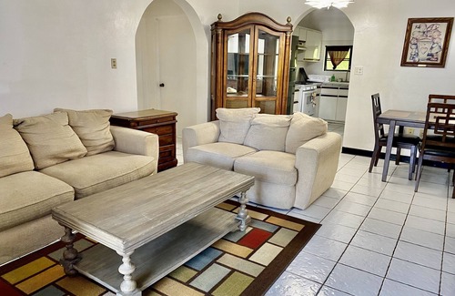Estate Dorothea Condominio | Acogedora villa de lujo en Alegría con todas las comodidades.