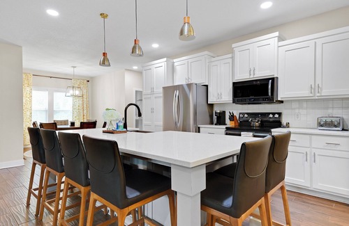 I-435 West KC-KS Casa | The Ultimate KC BNB-21 Guests-Heated POOL-GoldenTee-Poker-KS Speedway-SportingKC