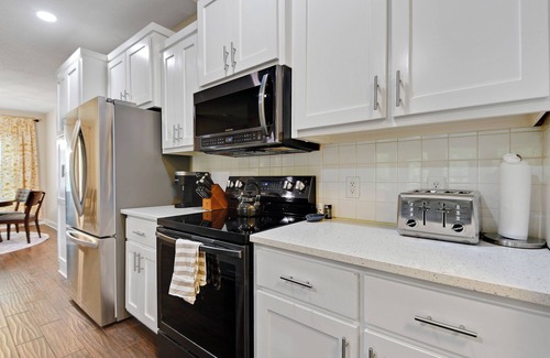 I-435 West KC-KS Casa | The Ultimate KC BNB-21 Guests-Heated POOL-GoldenTee-Poker-KS Speedway-SportingKC