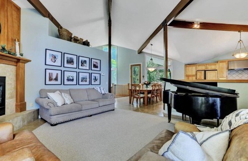 Auburn Casa | The Ultimate Lakefront Home! Fully Furnished - 30-Day Minimum Stay