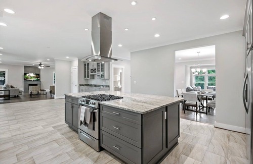 Baileys Crossroads Casa | The Ultimate Luxury | Yard | Jacuzzi | Garage