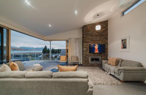 Lake Tekapo Casa | The Ultimate Tekapo Retreat Deck & Stunning Views