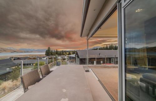 Lake Tekapo Casa | The Ultimate Tekapo Retreat Deck & Stunning Views