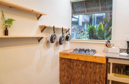 Mountain View Casa | The ‘Ulu Suite - Jungle Bungalow on 10 Acres- close to all!