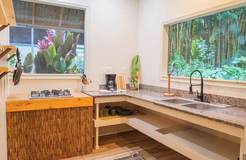 Mountain View Casa | The ‘Ulu Suite - Jungle Bungalow on 10 Acres- close to all!