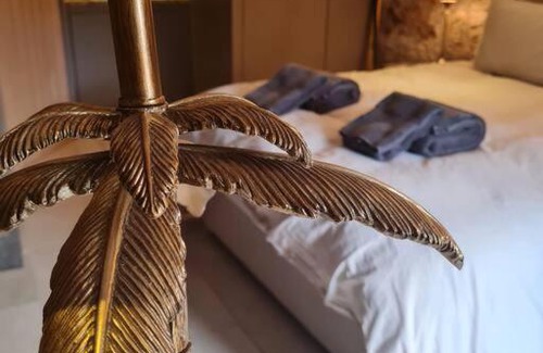 Frome Casa | The Undercoft luxury private studio at The Old Church House central Frome