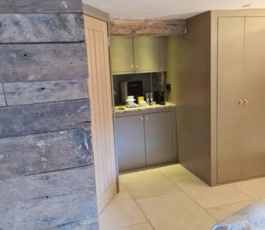 Frome Casa | The Undercoft luxury private studio at The Old Church House central Frome