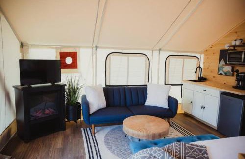 Cadiz Otro | The Underwood, Lux Safari Tent