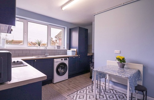 Clacton-on-Sea Cabaña | THE UPPER CIRCLE, pet friendly in Clacton-On-Sea