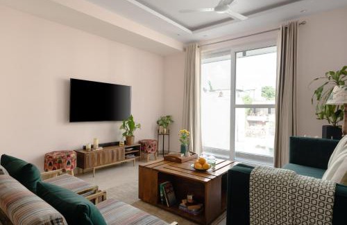 Green Park Apartamento | The Urban Nest 3BHK Spacious & Modern Apartments With Kitchen & Wifi