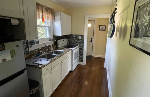 Charleston Apartamento | The Urban Oasis. Located in Charleston's Hip, Historic East End