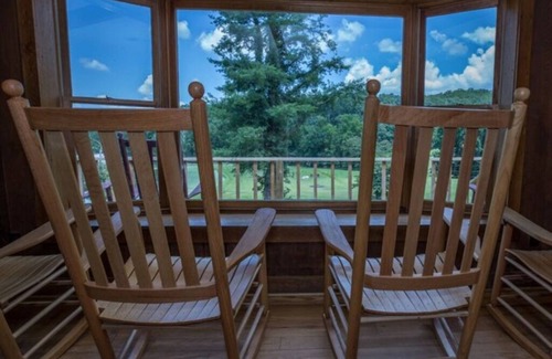 Springmaid Mountain Cabina | The Valley Lodge Sleeps 12
