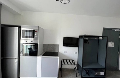 Ta' Giorni Condominio | The Valley Room 6 with parking on premises