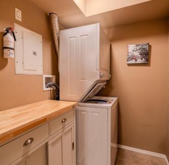 East Kootenay Apartamento | The Valley View Haven - Pool, Patio, BBQ