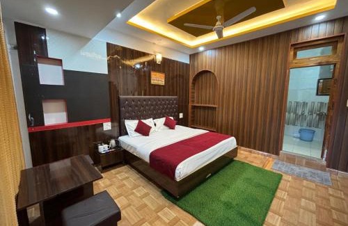 Mussoorie Hotel | The Valley View -"in the lap of valley"- Mountain view ! Personal Balcony ! Open Terrace ! Rooftop Cafe ! Large Parking ! free WiFi
