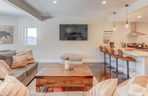 Central City Apartamento | The Valley View Retreat! A Newly Renovated Private Walkout Basement