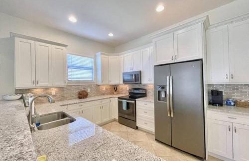 Naples Park Casa | The Vanderbilt Pearl 1 Mile to Beach HT Pool