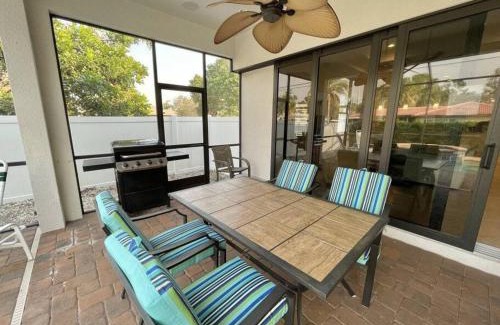 Naples Park Casa | The Vanderbilt Pearl 1 Mile to Beach HT Pool