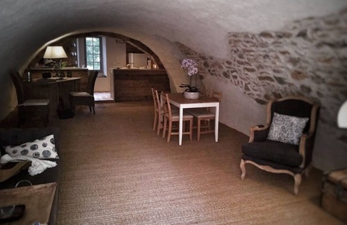 Flassans-sur-Issole Casa | La sala abovedada .....