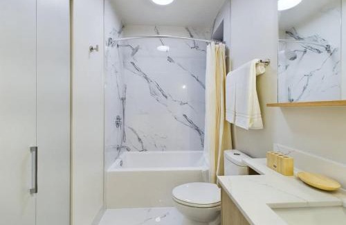 Ukrainian Village Apartamento | The Velvet Jazz Haus